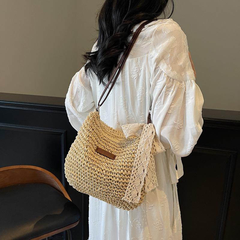 Woven Straw Crossbody Bag Women's Large Capacity 2025 New Summer Versatile Bucket Bag Seaside Vacation Beach Bag