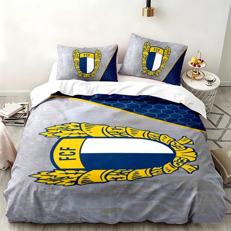 FC Famalicao 3pc set Perfect for bedroom use Comfortable bedding set includes a duvet cover and two pillowcases Ideal birthday or Christmas gift