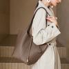 A Simple and Large-capacity Hand-held Bucket Bag Made of Cowhide, A Stylish Mom's Bag, and A Single-shoulder Bag