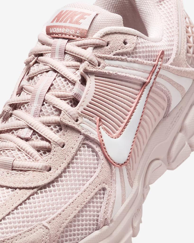 HQ0458-600 Nike Zoom Vomero 5 Шейл Красный Rev Звездная пыль Обширный Серый (Женский)