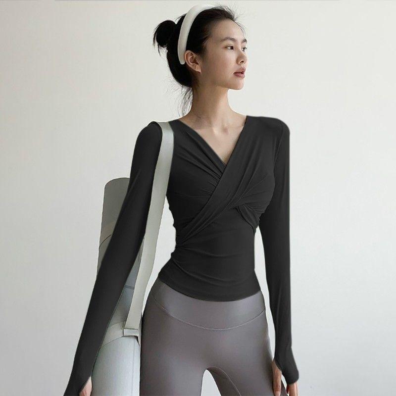Одежда для йоги телесного цвета. Футболка с длинными рукавами. Топ. Осенняя одежда для занятий классическими танцами. Облегающая одежда с тонким V-образным вырезом. Одежда для спорта и фитнеса.