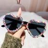 Новые солнцезащитные очки Love Personality Sticker Fashion Peach Heart Women Single Party Trending Beach Sunglasses
