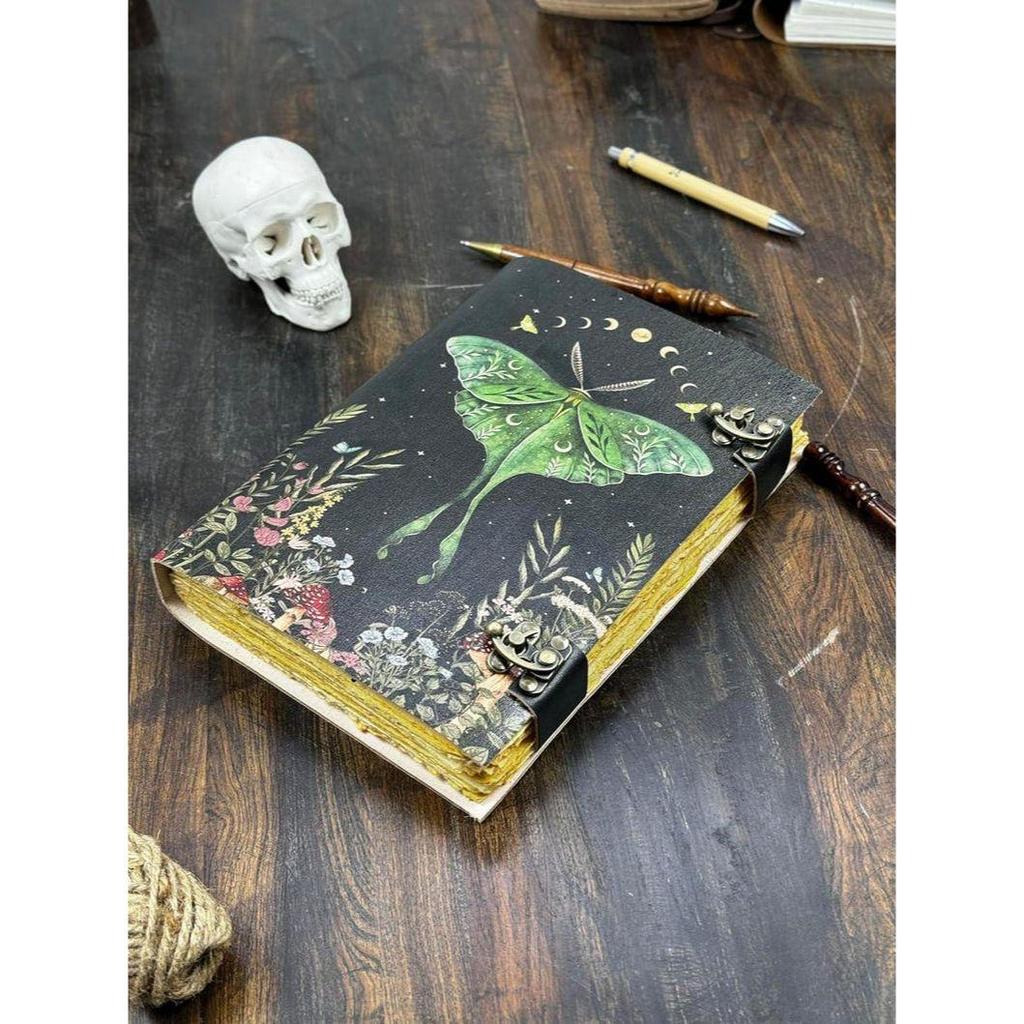 Кожаная Книга Заклинаний: Дневник Бабочки Луны, Гримуар из бумаги с неровным краем