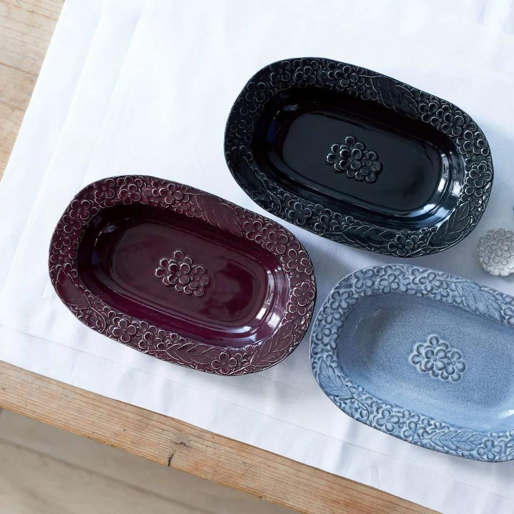 Oval Bowl with a Carefully Carved Relief Flower Pattern. 25.6 X 16.3 X Height 4.4 Cm. Purple Mino Ware. The Moist and Calm Color of the Bowl Creates