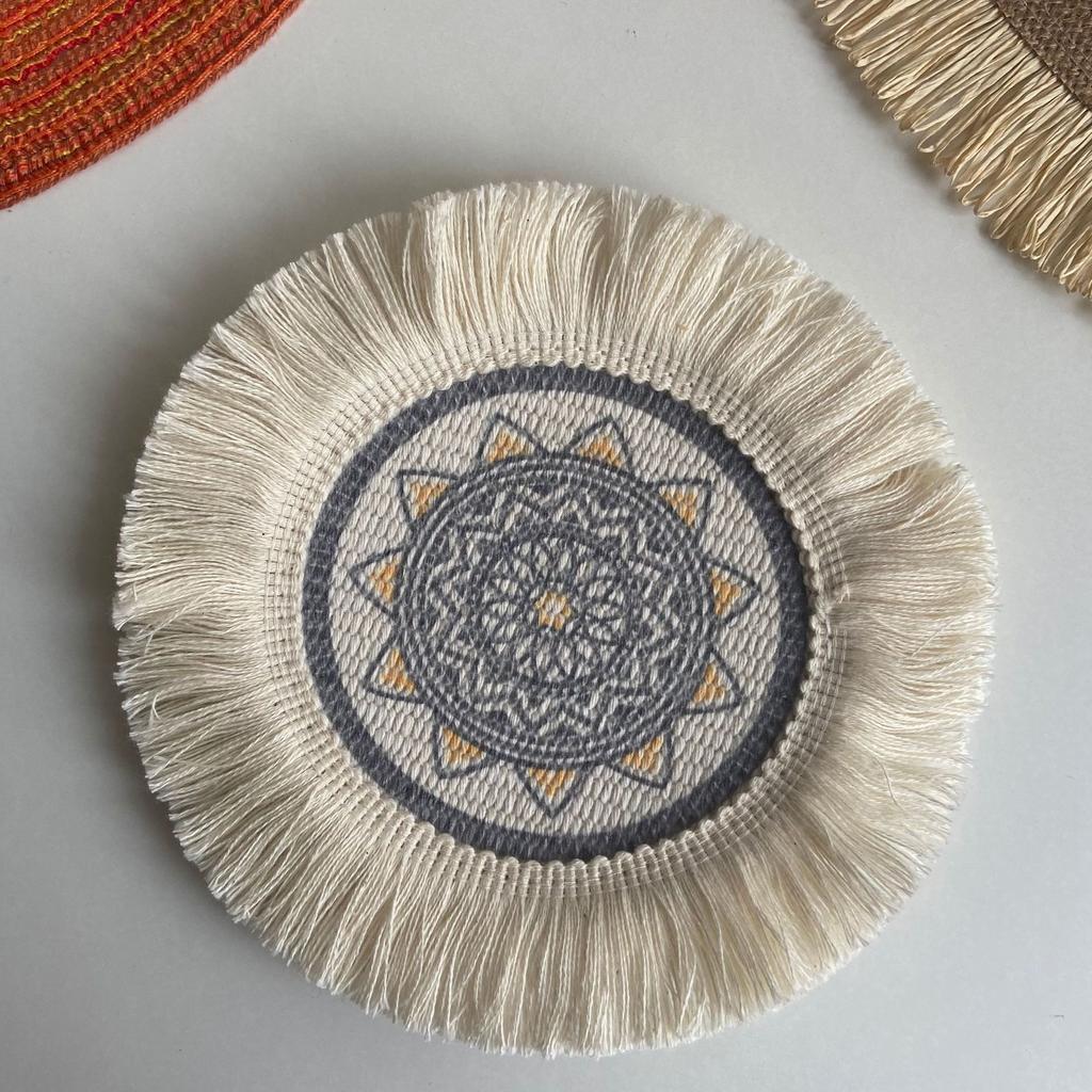 Set of 4 Boho Woven Round Placemat Handmade Table Mats Woven Jute Tassel Mat RetroTable Decor Fringe Coffee Mat Fur Ball Dining Mat Pompom Home Decor