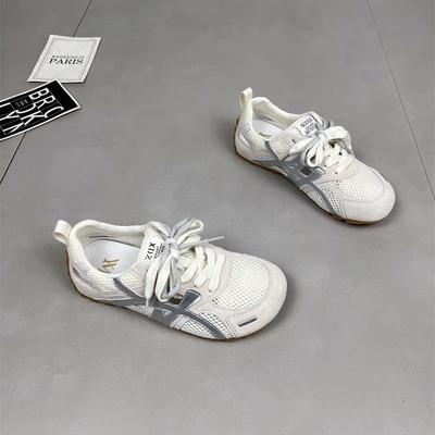 Сетчатые полосатые на шнуровке маленькие белые туфли женские 2025 лето новая мода универсальные удобные спортивные повседневные легкие кеды