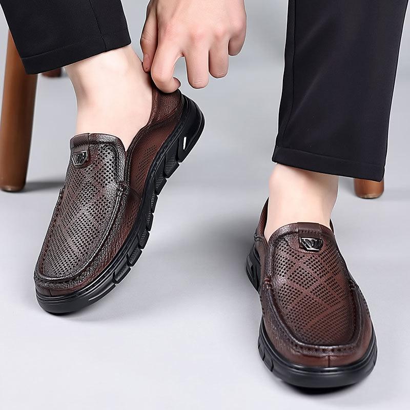 Перфорированная кожаная обувь мужская летняя дышащая мужская обувь деловая кожаная повседневная обувь круглый носок для мужчин среднего возраста обувь на одной педали мужская