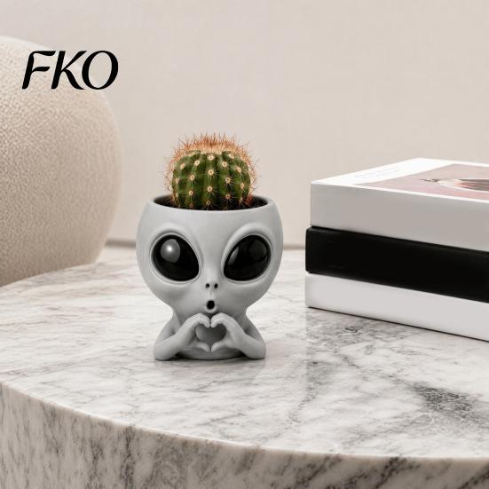 Office Desk Planter Funny Alien Face Planter, 3D Printed Novelty Plant Pot, Cute Gray Cactus Pot Head for Succulents Cacti Home Table Shelf