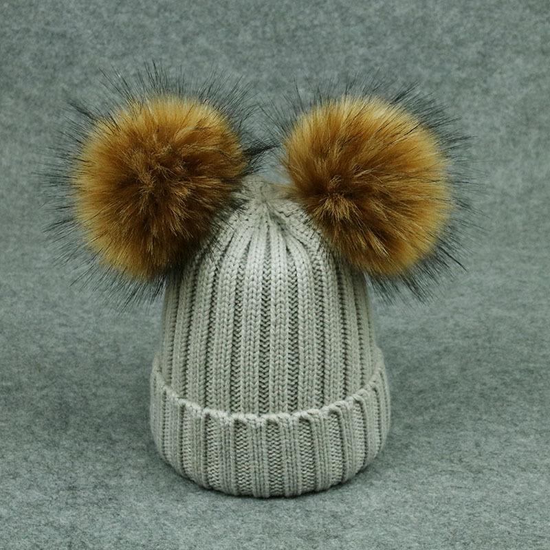 High Quality Winter Knit Hat with Raccoon Fur Ball on the Top Fax Fur Pom Pom Custom Winter Hats Plain Beanie Hat