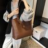 Модная сумка большой вместимости женская 2025 осень и зима ретро сумка через плечо корейская версия нишевая высококлассная повседневная женская сумка