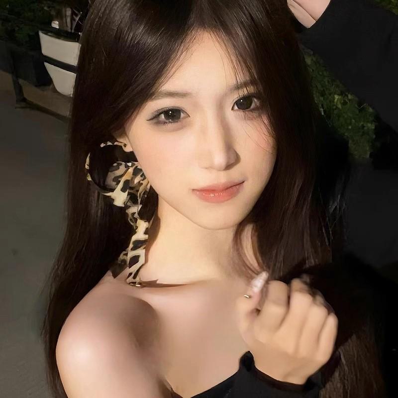 Винтажные красные серьги-кольца в гонконгском стиле: Элегантный женский аксессуар на осень/зиму