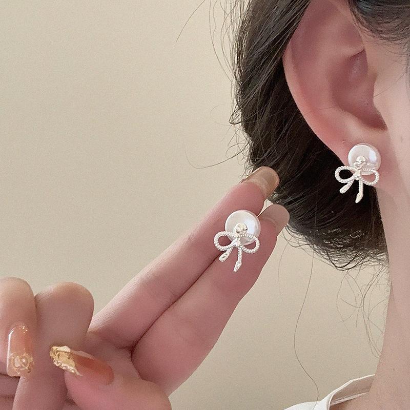 Sweet And Cool Style Pearl Bow Stud Earrings Female Niche Design Sense Simple, Sweet And Exquisite Fashion Versatile Earrings