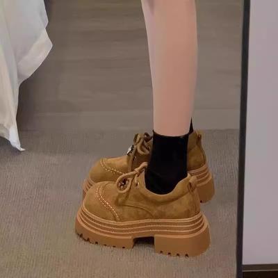 Весна и лето 2025 новая платформа на танкетке ретро лоферы женские универсальные повседневные модные одинарные туфли британский стиль маленькие кожаные туфли