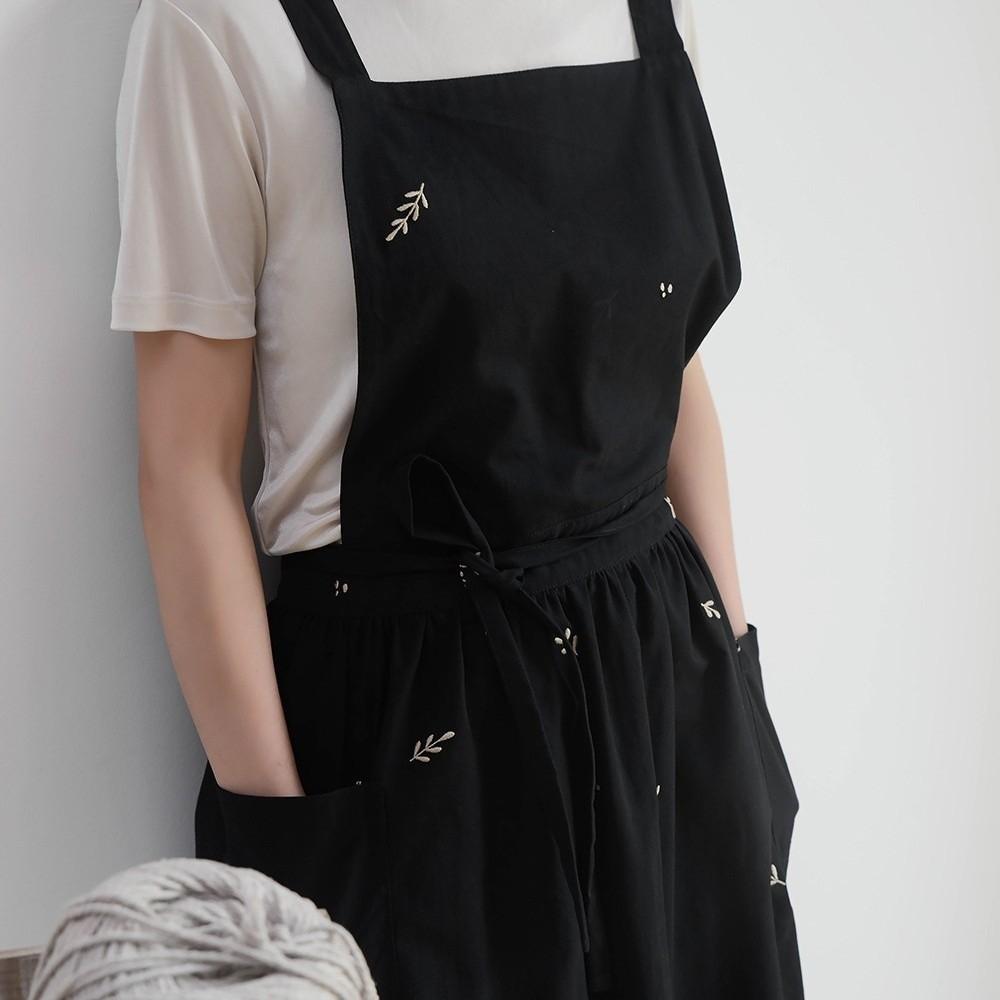 New Embroidery Flower Kitchen Apron Cotton Adjustable Dress Apron Pleated Style Cross-back Apron Garden Work