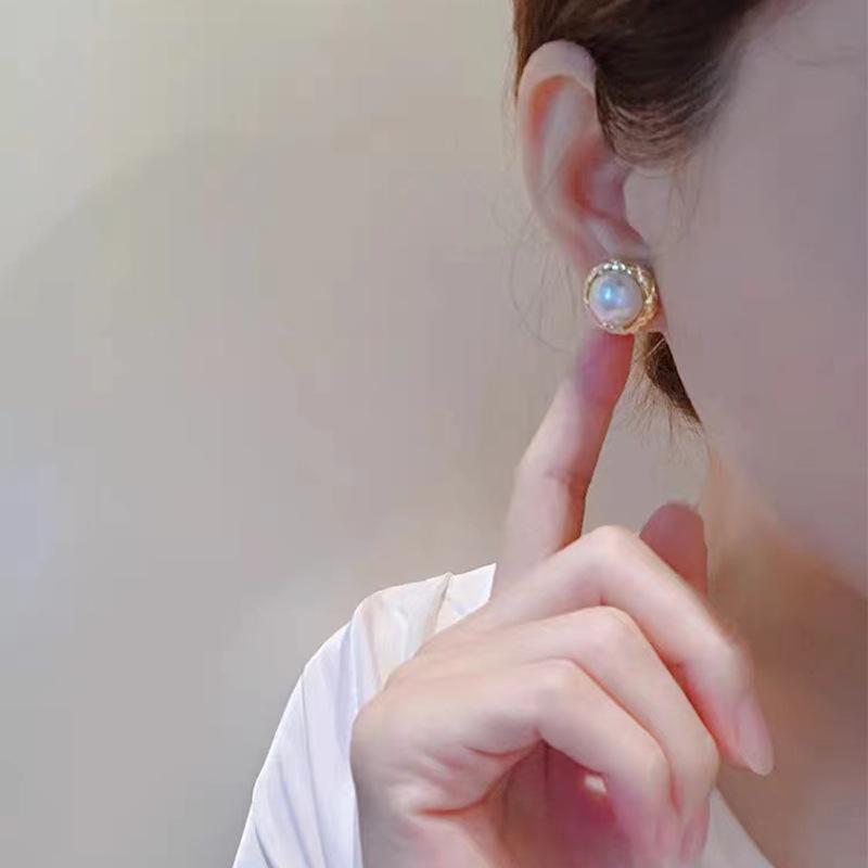 Sterling Silver S925 French Retro Geometric Round Pearl Stud Earrings Simple and Light Luxury Design Hong Kong Style Women