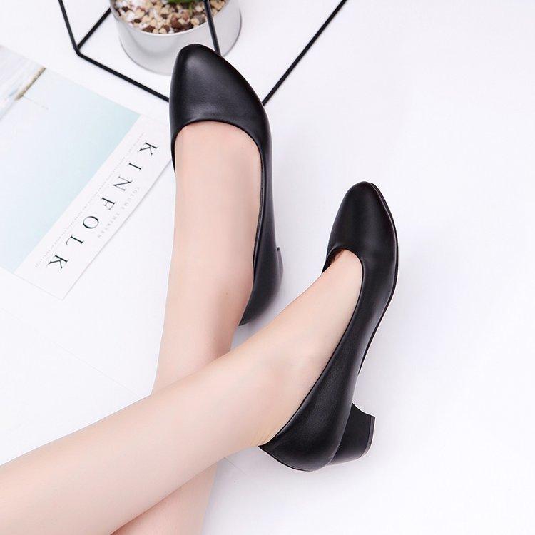 Мягкие кожаные туфли. Женские рабочие туфли с круглой головкой. Кожаные туфли с мягкой подошвой и толстой подошвой. Черные.