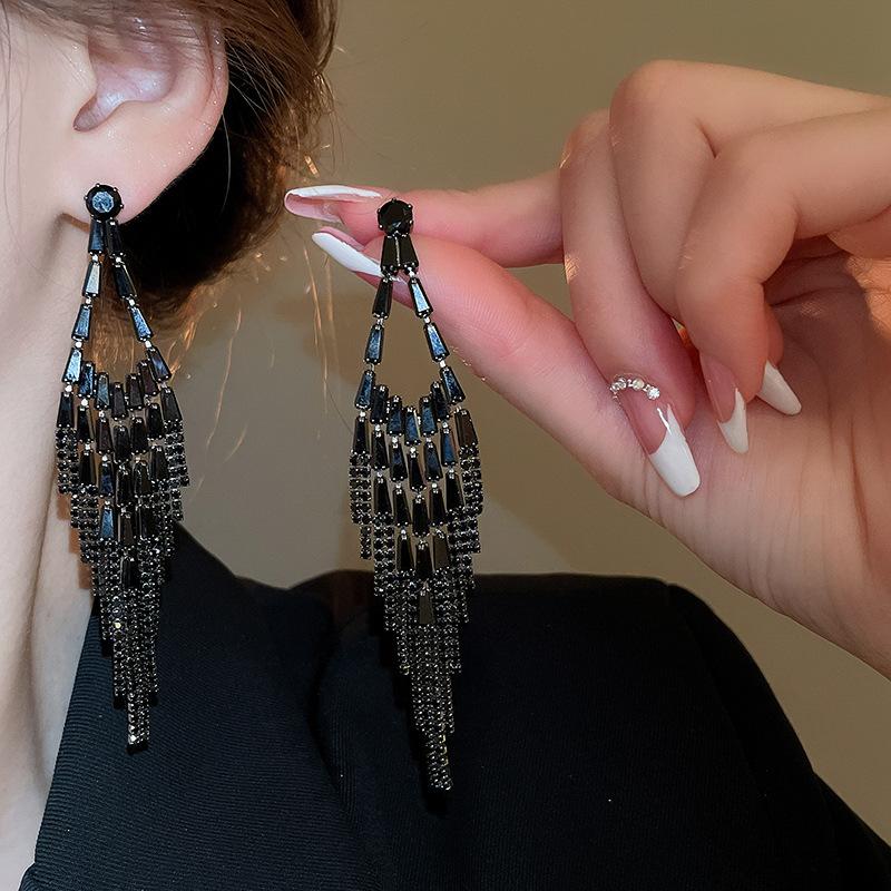 Silver Needle Feather Fringed Earrings Long Light Luxury Atmospheric Stud Earrings Personalized Design Earrings