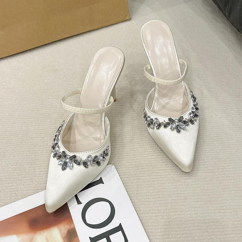 Баотоу крутые шлепанцы на высоком каблуке для женской уличной обуви 2025 новая модель для внешней торговли, остроносые, со стразами, на тонком каблуке, крутые шлепанцы