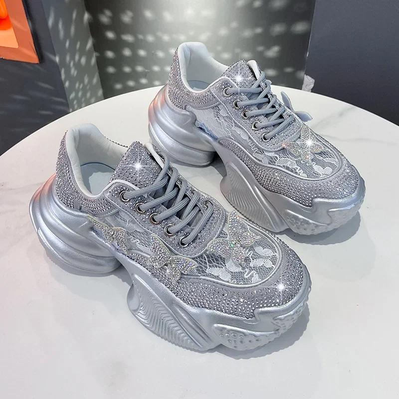 Модная женская вулканизированная обувь на толстой подошве, обувь для папы, украшенная водными бриллиантами, из мягкой дышащей сетки и клиновидная подошва