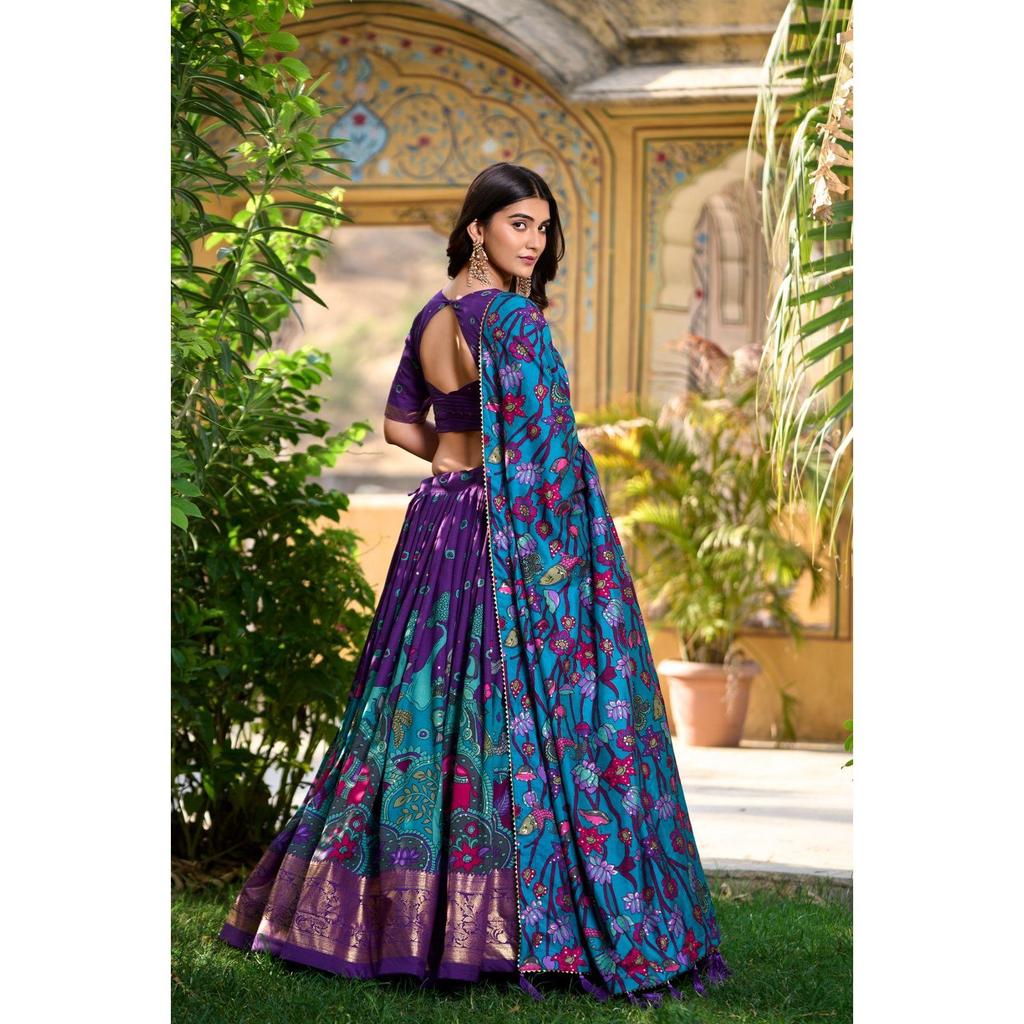 Наполните свой гардероб южной грацией — Лехенга-чоли из шелка тасар с принтом Каламкари и изысканной каймой из фольги.