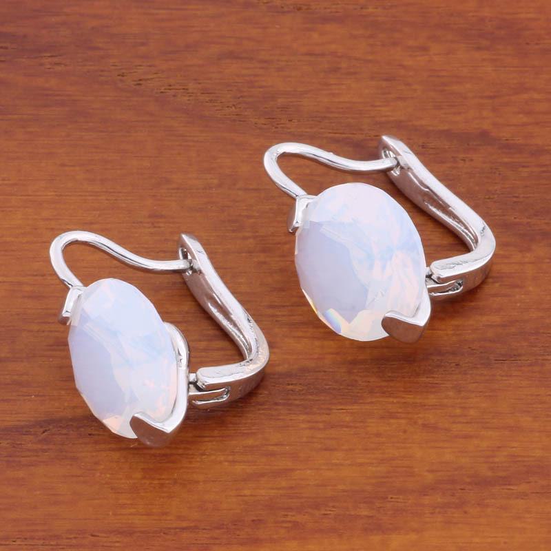 Простые и элегантные круглые серьги с розовым цирконом и застежкой-левербек