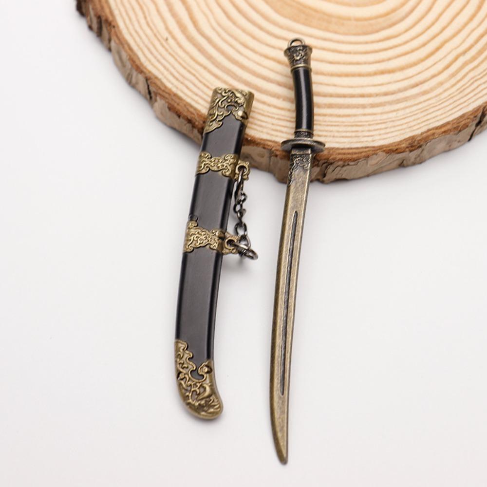 Zinc Zinc Zinc Alloy Mini Sword KeyChain Ancient Scabbard Key Ring Toy Weapon Key Chain Home