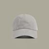 Бейсболка из хлопка в американском стиле с вышитыми буквами в минималистском стиле