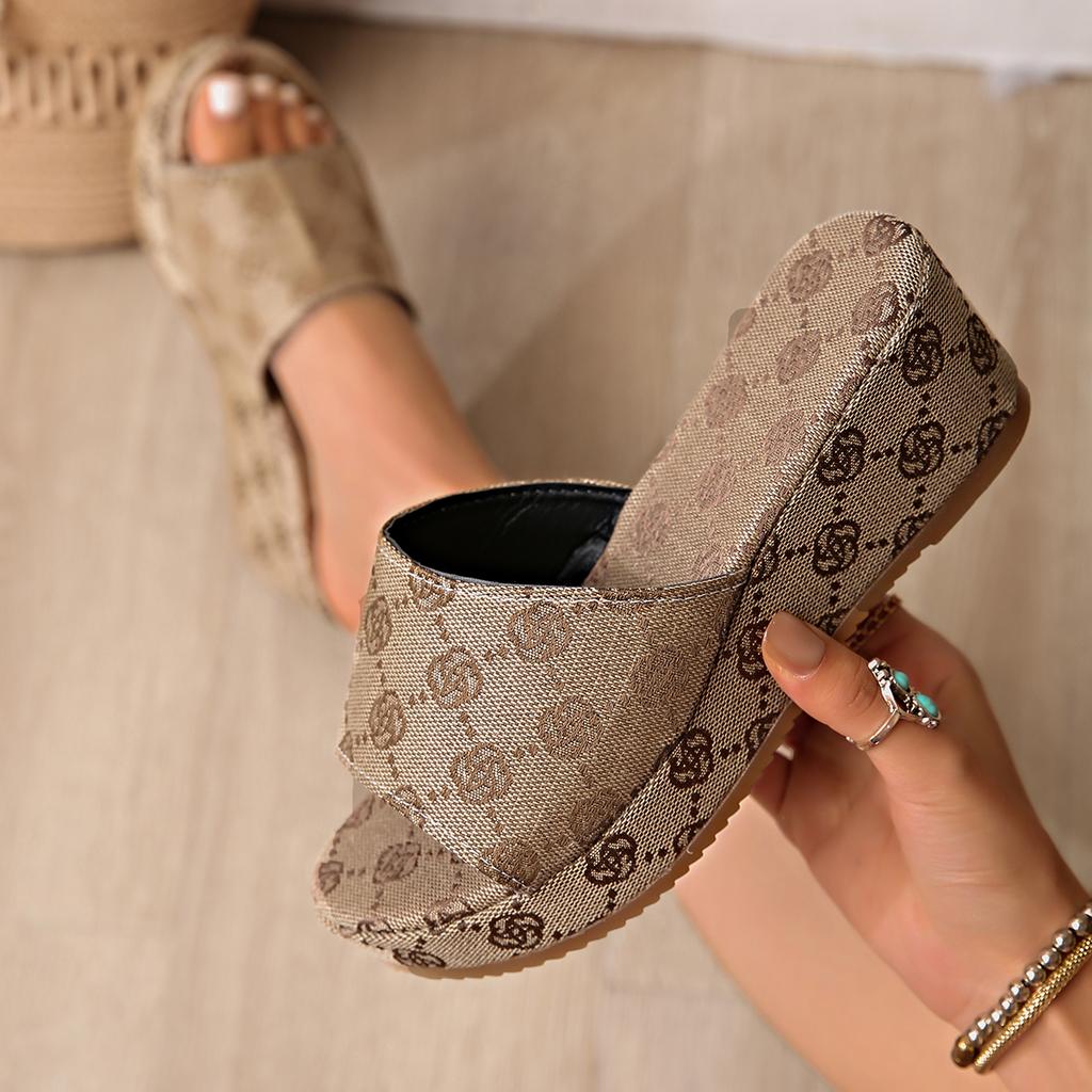 Fashion 2025 Summer New Women Slippers Fashion Platform Sandals Thick Sole Solid Color Slippers Party Beach Shoes Women Slides Women