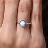 Дизайнерское кольцо ручной работы из натурального ларимара с круглым драгоценным камнем, кольцо в стиле бохо, эффектное кольцо, подарок на годовщину, кольцо с безелем, украшения на день рождения