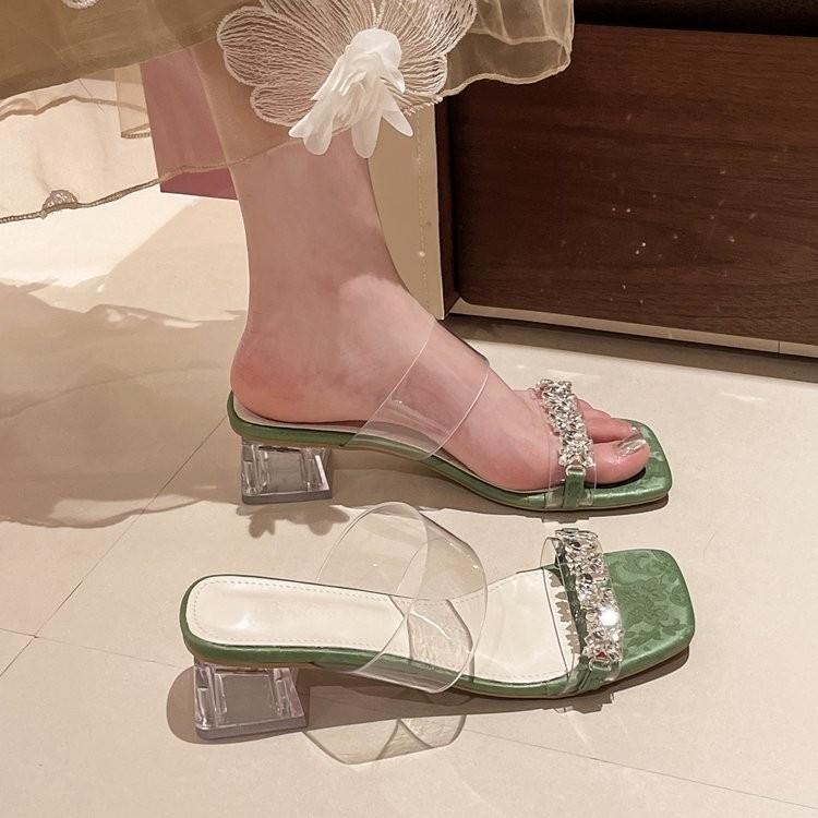 Прозрачные тапочки со стразами, женская летняя верхняя одежда 2025 года, новые босоножки с одним словом и кристаллами, толстый каблук, французская фея, высокие каблуки