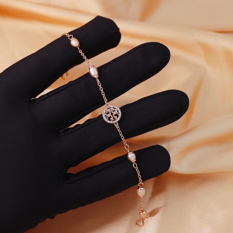 Браслет с логотипом Double T и паве из жемчуга - Латунь, Позолоченный, Легкая роскошь