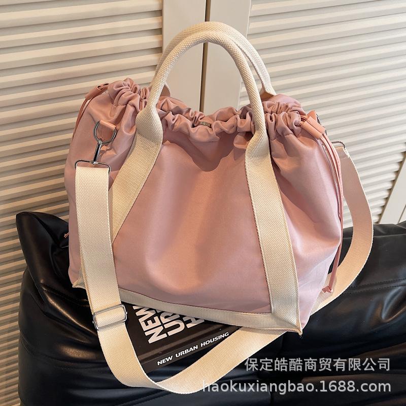 Canvas bag, female tote bag, large-capacity messenger 2025 new spring and summer versatile college student class commuting bag