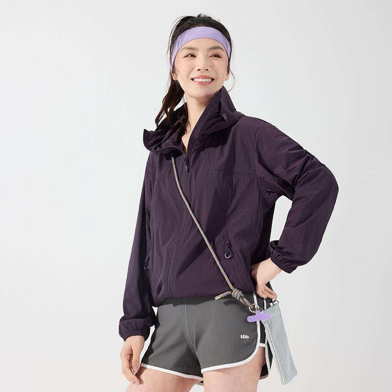 Ice silk outdoor sunscreen clothing for women, light and breathable skin clothing, hooded UV protection UPF10 + sunscreen clothing for men