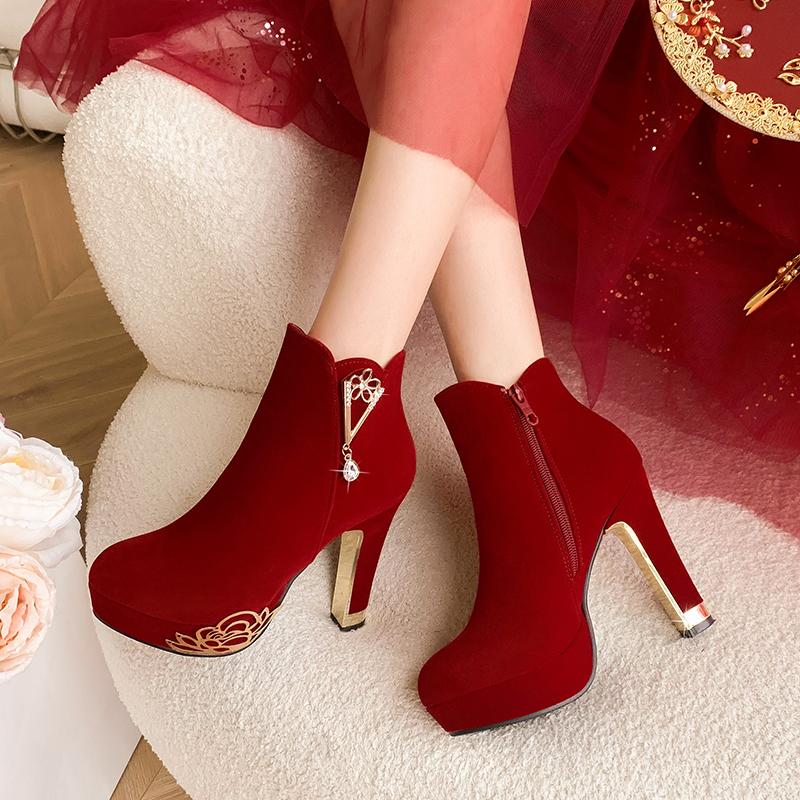 Свадебные красные туфли зимние Xiuhe толстый каблук свадебное платье китайские свадебные туфли женские сапоги свадебные туфли на высоком каблуке 2024 новый красный