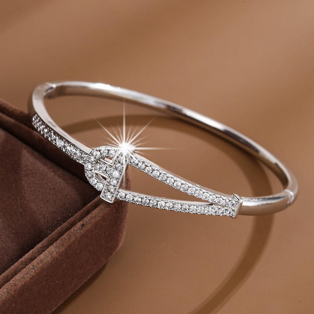 New Fashion High-End Niche Personality Design Micro Inlaid Zircon Temperament Elegant Everyday Joker Bracelet for Girlfriend