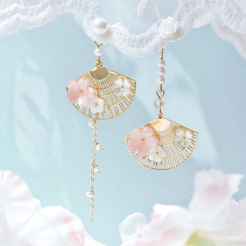 Chinese Style Hollow Fan Pendant Earrings For Women Asymmetrical Vintage Fan-shaped Shell Flower Pearl Earrings Jewelry Gifts