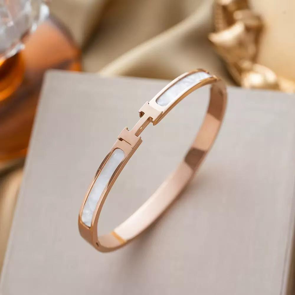 Stainless Steel Women's Bracelet with Diamonds and Four-Leaf Clover Studs - Non-fading, Cross-border Design.