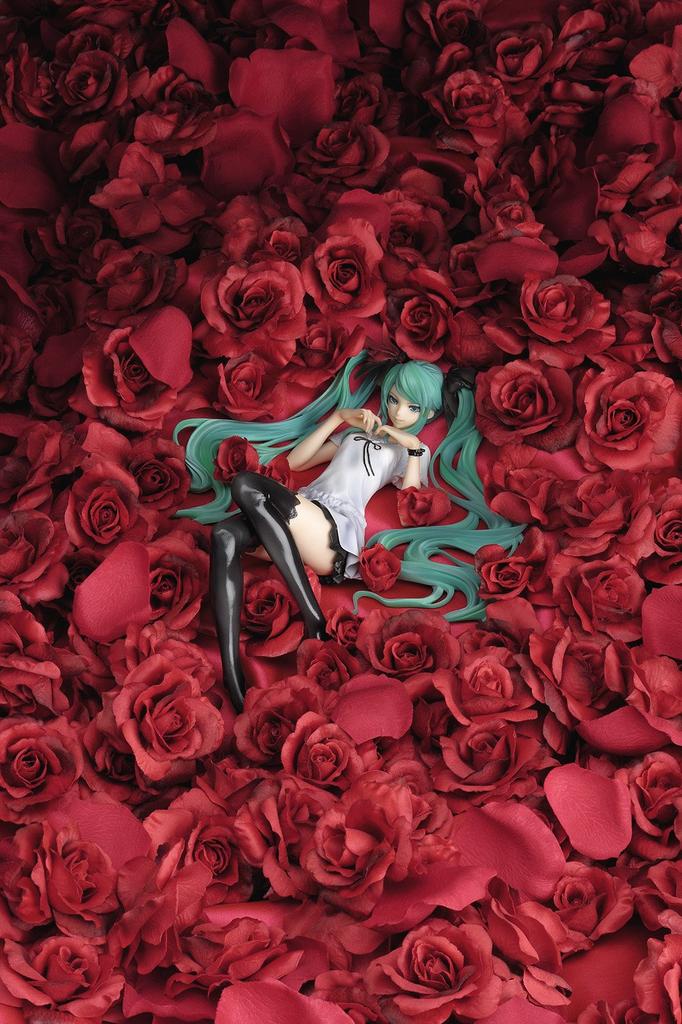 Good Smile Company Supercell Hatsune Miku World Is Mine 1/8 Scale PVC Painted Figure