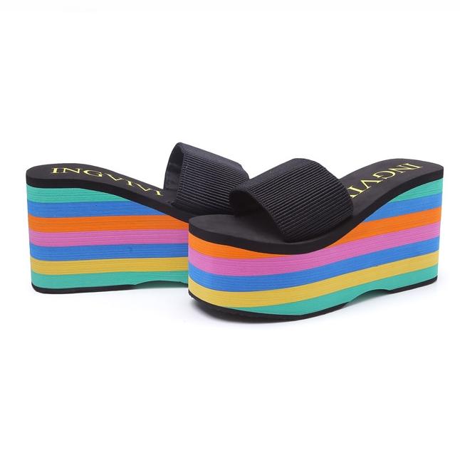 Радужные шлепанцы женские пляжные сандалии летние матовые ремешки супер высокие танкетки тапочки женские летние уличные пантуфли