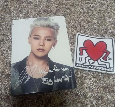 [Б/У] Фотокарточка G-DRAGON BIGBANG, эксклюзивная для места проведения концерта, с покупкой мерча