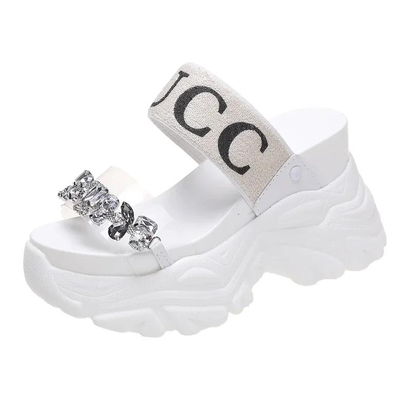 2021 Новая летняя мода Женские сандалии на танкетке Пляжные повседневные Женские туфли на платформе с открытым носком Женские универсальные сандалии со стразами