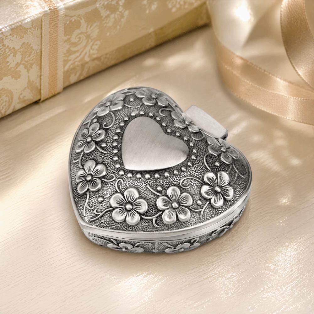 Carved Flower Metal Jewelry Box Metal Construction Heart Jewelry Box  For Earring