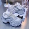 2025 весна и лето дышащие кроссовки для папы новая мода универсальные сетчатые толстая подошва увеличивающие рост повседневные спортивные туфли женская обувь