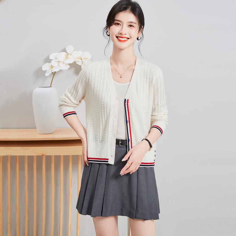 High-end Commuting Cardigan V-Neck Long-Sleeved Contrasting Button Top Plaid Women's Knitted Sweater