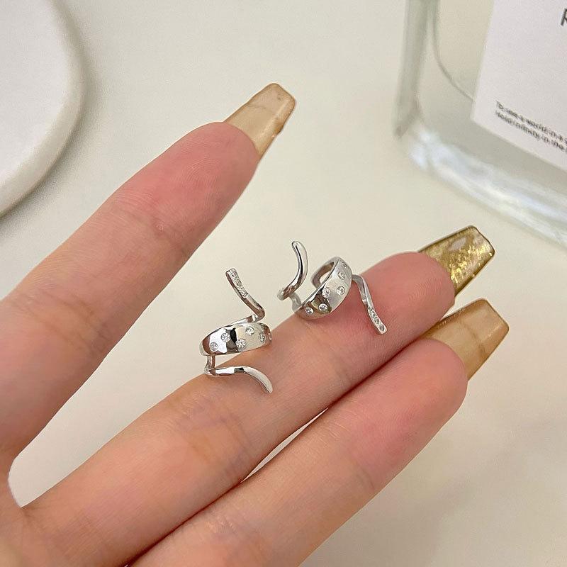 Клипса для ушей в форме змеи без пирсинга ушей для женщин, холодный стиль, милый, крутой, спиральный тренд для девушек