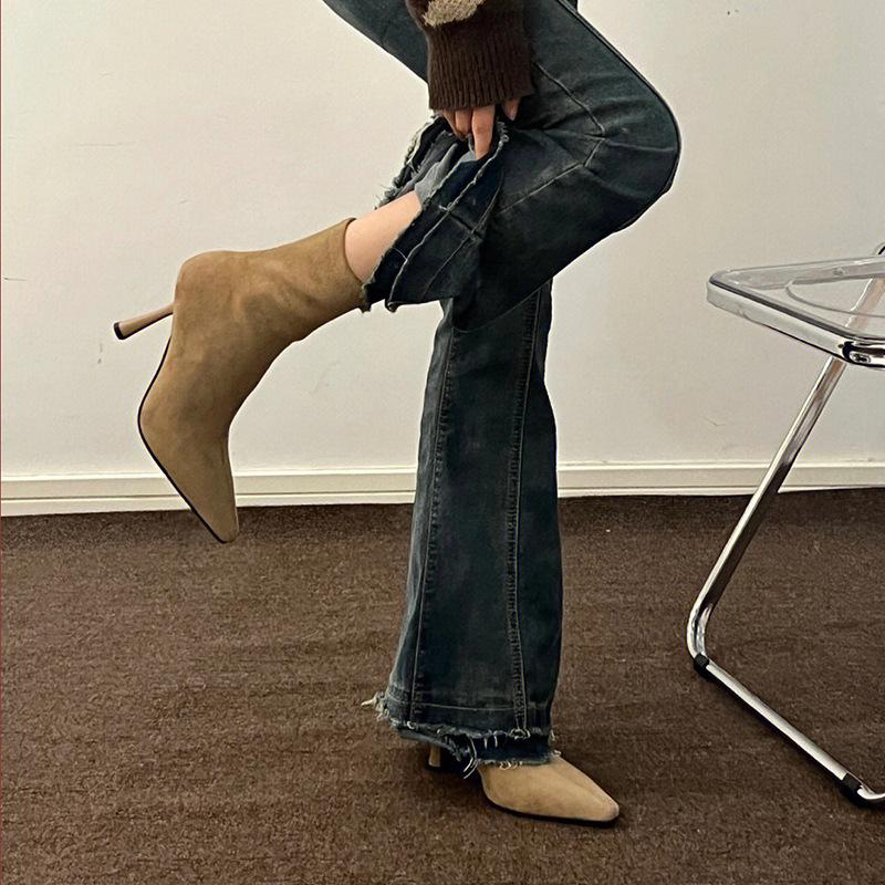 Короткие сапоги на высоком каблуке женские, осень 2024, новые, на тонком каблуке, средние, тонкие сапоги, маленькие квадратные, тонкие, темпераментные, замшевые, эластичные сапоги