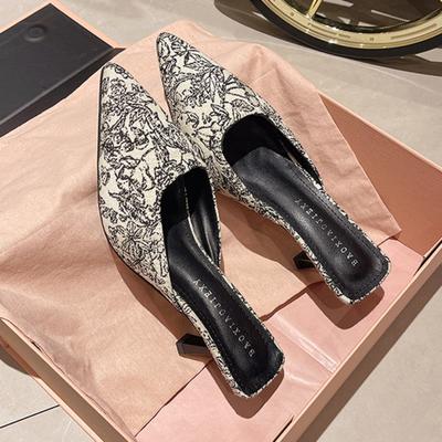 Модные женские тапочки 2024 года, летние новые туфли Outside на тонком каблуке в стиле ретро, французские туфли на высоком каблуке с острым носком, цветочные полутапочки Baotou