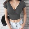 Женская футболка с глубоким V-образным вырезом и коротким рукавом, футболка с открытым пупком, облегающие однотонные топы, легкие эластичные укороченные топы