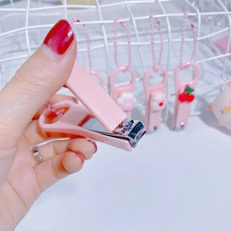 Машинки для стрижки ногтей в форме сердечка для девочек с цепочкой из бисера, триммер для ногтей с мультяшным медведем и кроликом для студентов, домашний уход за ребенком, маникюрные инструменты