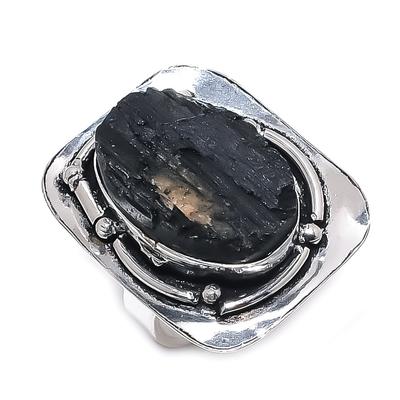 Кольцо из серебра 925 пробы с натуральным черным турмалином, размер 8 v3T46
